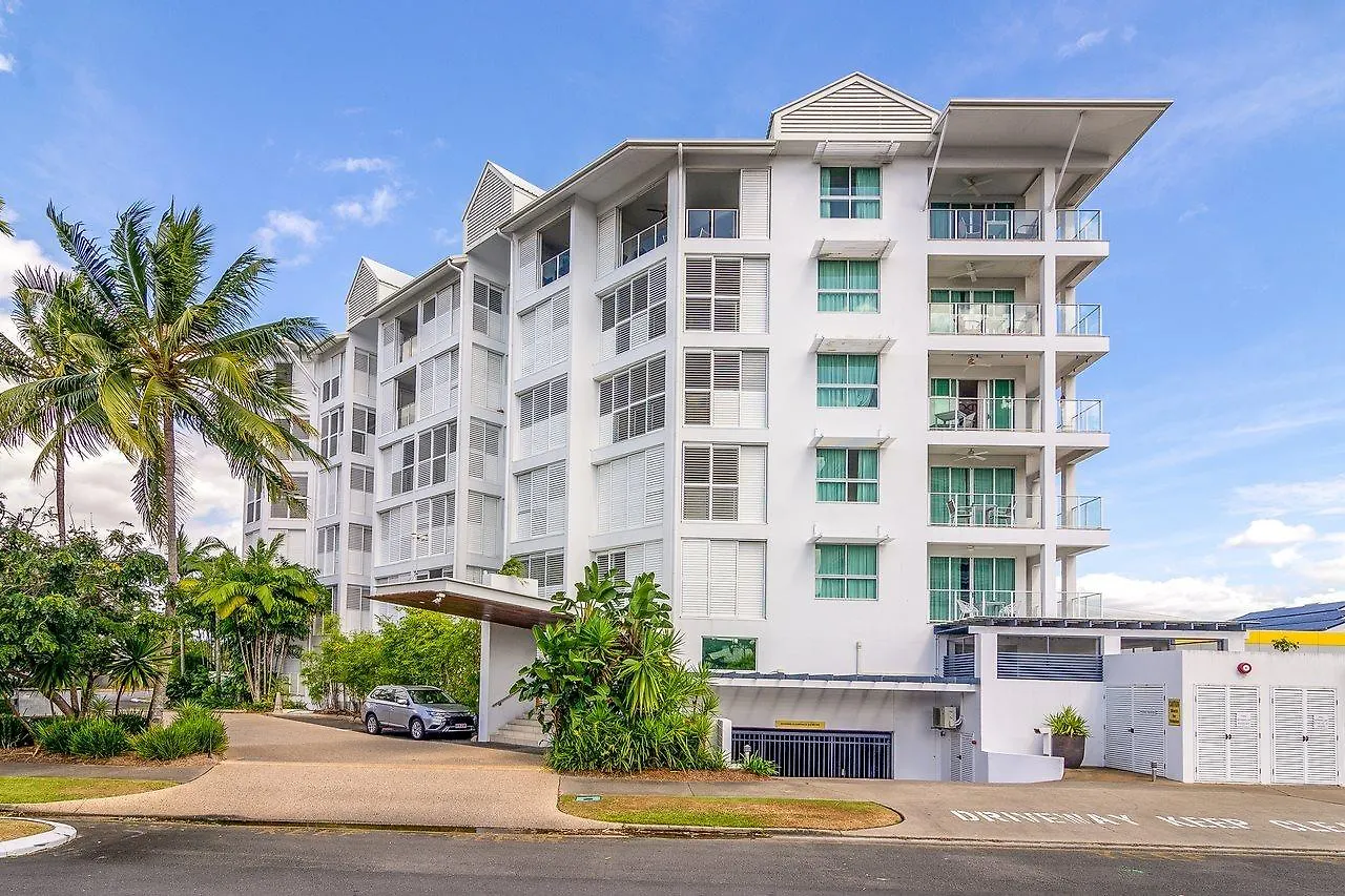 **** Resort 201 Lake Street Cairns Australia